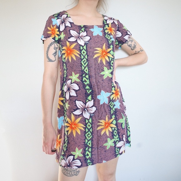 Purple Hawaiian Patterned Dress - Picture 2 of 10